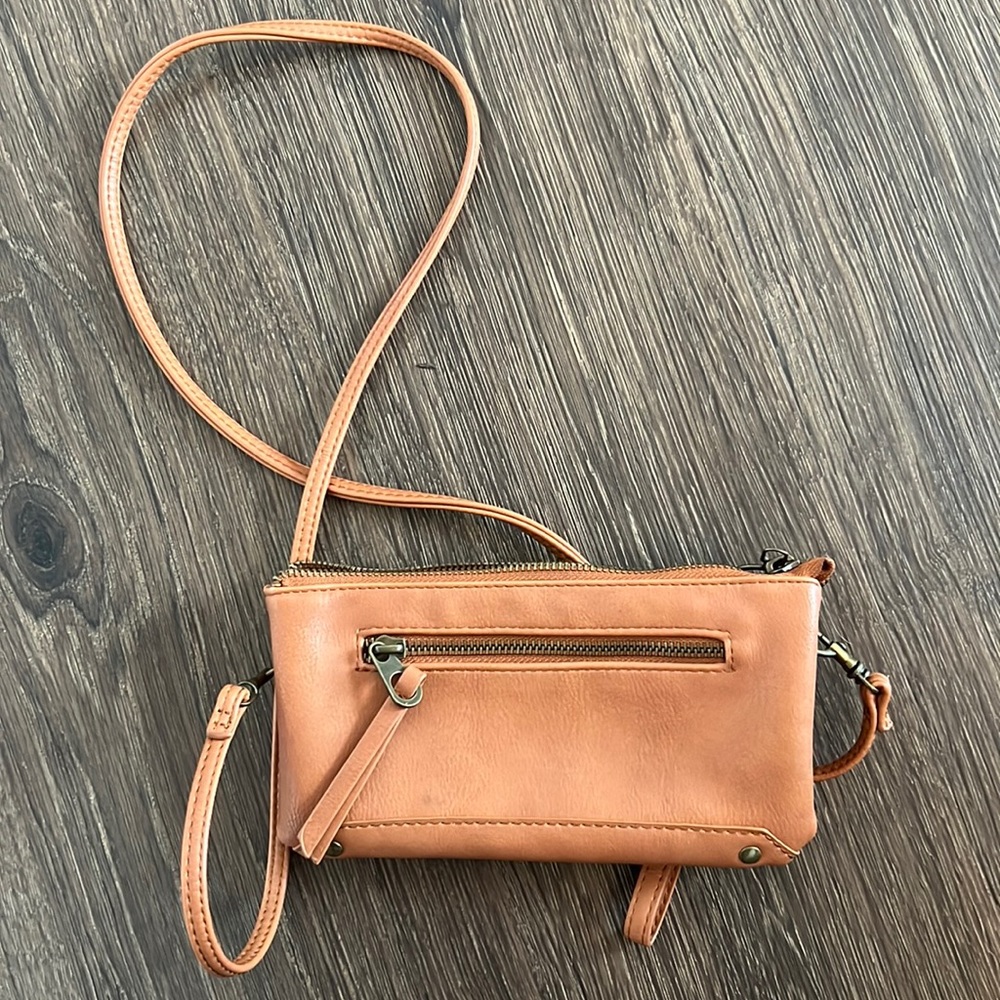 Universal thread crossbody